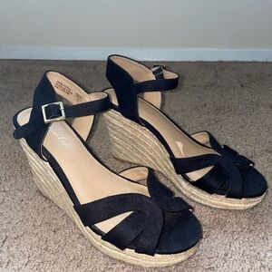 Open Toe Black Sandal 4” Wedge Heels 7.5